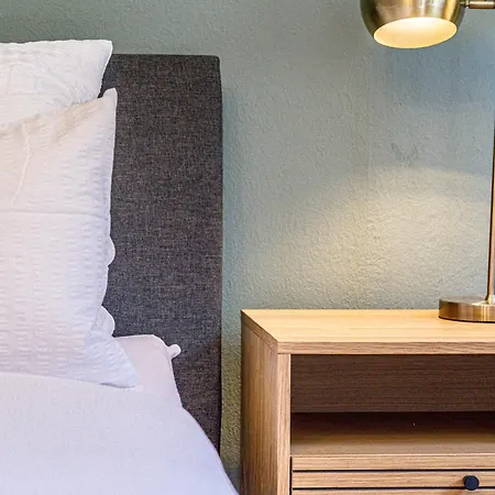Have-a-nice-stay - Nahe Bahnhof - 20 Minuten Nach Hamburg - Trotzdem Ruhig Gelegen - 6 Minuten Zu Fuss Ins Zentrum - Modern Eingerichtet Apartment