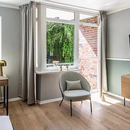 Apartment Have-a-nice-stay - Nahe Bahnhof - 20 Minuten Nach Hamburg - Trotzdem Ruhig Gelegen - 6 Minuten Zu Fuss Ins Zentrum - Modern Eingerichtet *